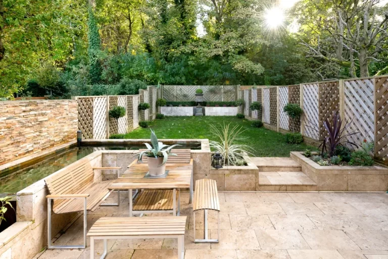 10 Innovative Backyard Lattice Fence Ideas for Your Garden