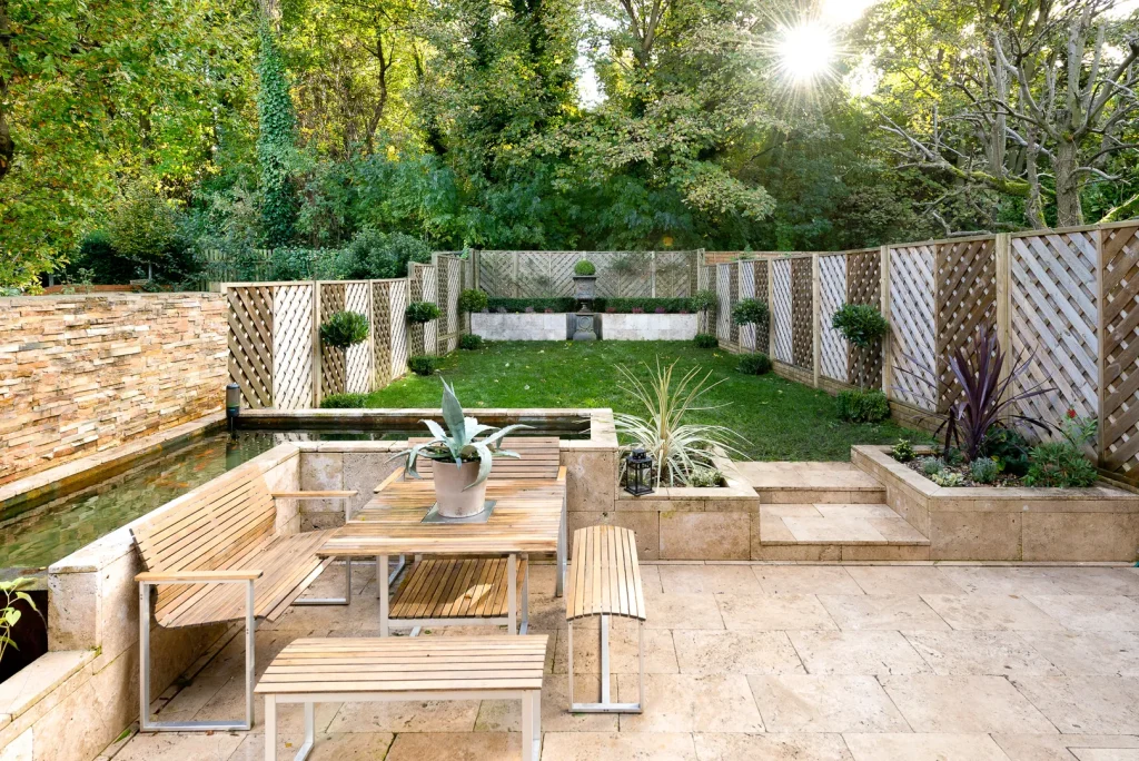 Read more about the article 10 Innovative Backyard Lattice Fence Ideas for Your Garden