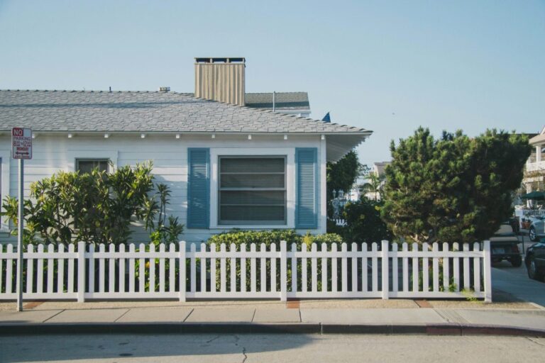 Simple Fence Line Landscaping Ideas