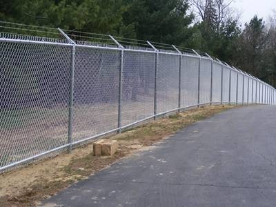 How to Secure a Chain Link Fence