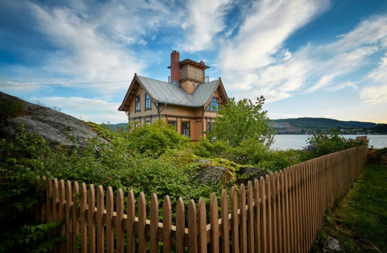 Types of Fencing Materials | A Comparative Analysis From Fairfax Fence